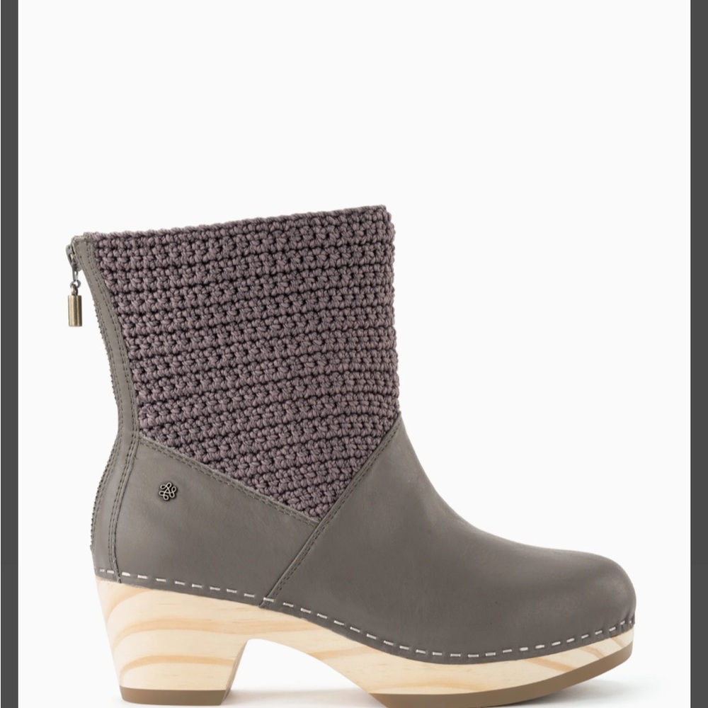 BNIB The Sak Paloma Boots in Mushroom